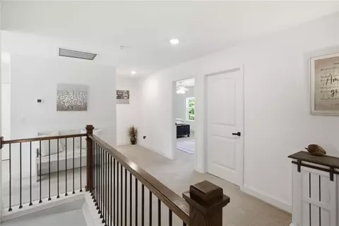 Entry Way - 525 Sixteenth Cir, Walhalla, SC 29691 photo 3 of 5