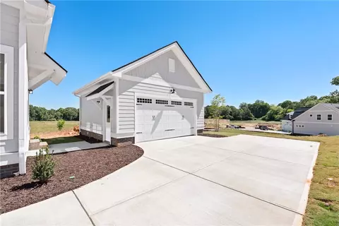 Exterior - 104 Benjamin Blvd, Pendleton, SC 29670 photo 6 of 9