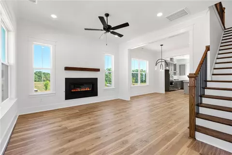 Living - 104 Benjamin Blvd, Pendleton, SC 29670 photo 2 of 4