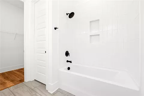 Bath - 104 Benjamin Blvd, Pendleton, SC 29670 photo 5 of 6