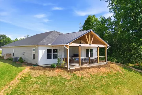 Exterior - 412 Chadwick Ln, Walhalla, SC 29691 photo 3 of 7