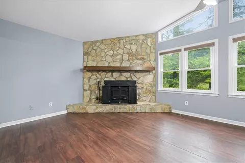 Living - 185 Earlestead Dr, Walhalla, SC 29691 photo 2 of 7