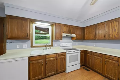 Kitchen - 185 Earlestead Dr, Walhalla, SC 29691 photo 1 of 2