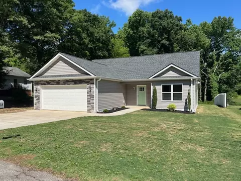 708 Hampton St, Iva, SC 29655