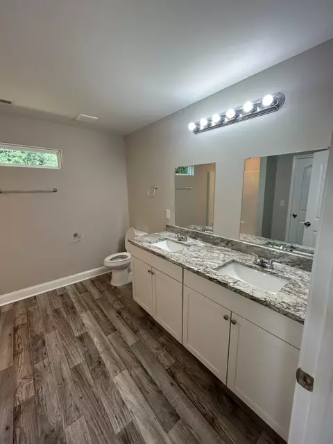 Bath - 708 Hampton St, Iva, SC 29655 photo 2 of 3