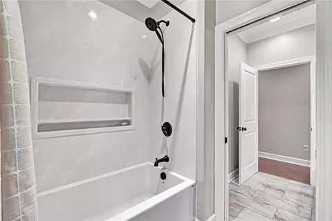 Bath - 602 W Pine Ct, Seneca, SC 29672 photo 5 of 7