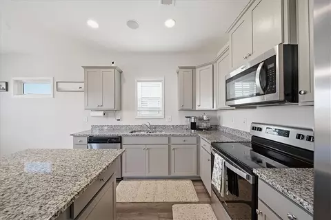Kitchen - 403 Seaborn Cir, Pendleton, SC 29670 photo 2 of 4