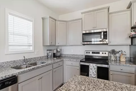 Kitchen - 403 Seaborn Cir, Pendleton, SC 29670 photo 4 of 4