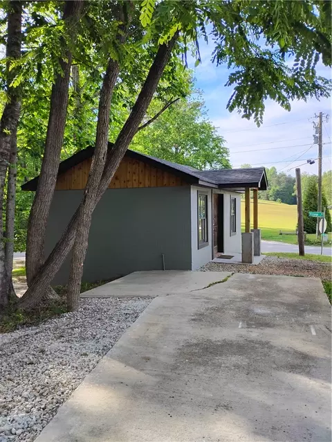 6153 Highlands Highway Hwy, Mountain Rest, SC 29664