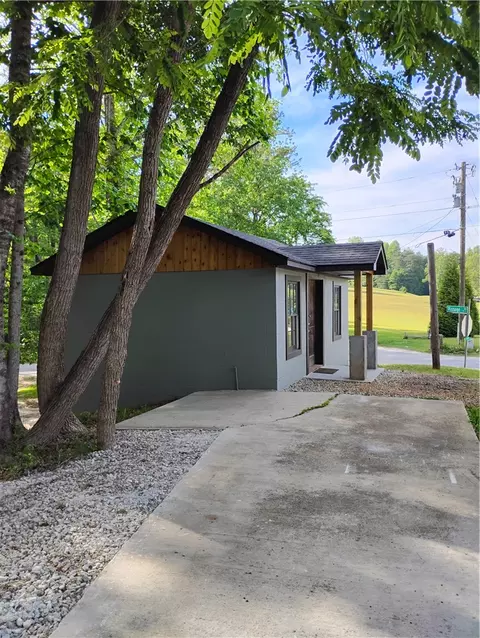 6153 Highlands Highway Hwy, Mountain Rest, SC 29664