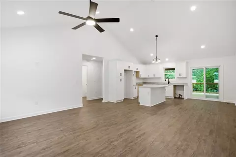 Living - 209 Castlebrook Dr, Walhalla, SC 29691 photo 5 of 6