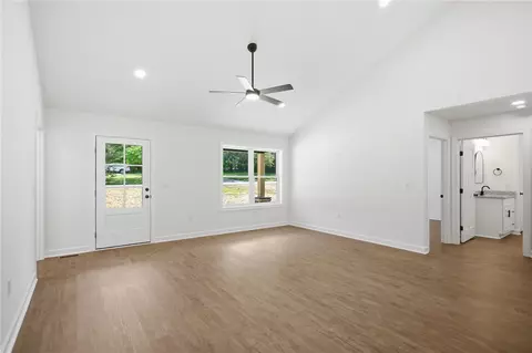 Living - 209 Castlebrook Dr, Walhalla, SC 29691 photo 2 of 6