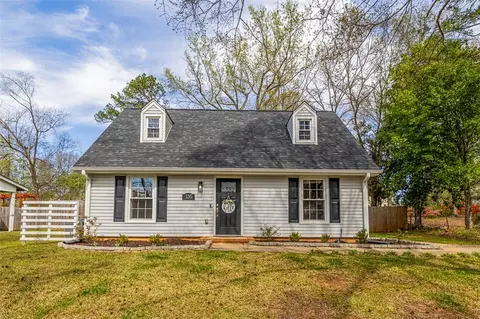 135 Ashdown Dr, Simpsonville, SC 29680