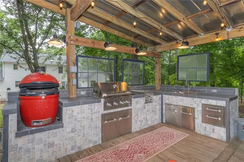 Kitchen - 203 Oak Holw, Pendleton, SC 29670 photo 6 of 7