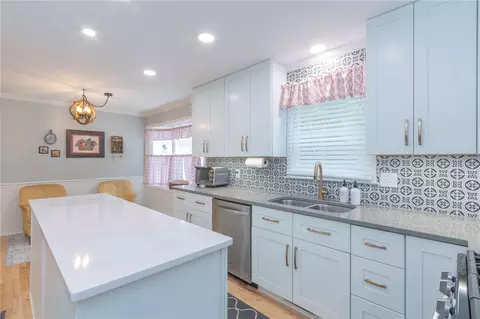 Kitchen - 203 Oak Holw, Pendleton, SC 29670 photo 3 of 7