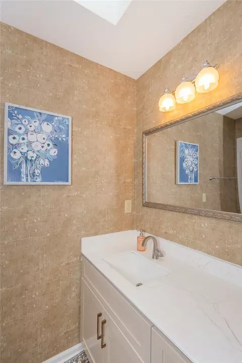 Bath - 203 Oak Holw, Pendleton, SC 29670 photo 5 of 6
