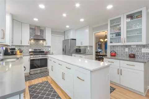 Kitchen - 203 Oak Holw, Pendleton, SC 29670 photo 5 of 7