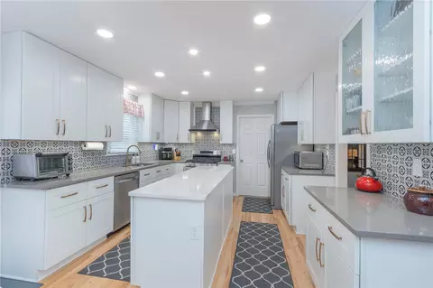 Kitchen - 203 Oak Holw, Pendleton, SC 29670 photo 1 of 7