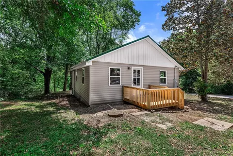 109 Pritchard St, Westminster, SC 29693