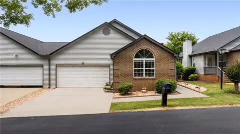 1106 Cobbs Glen Dr, Anderson, SC 29621