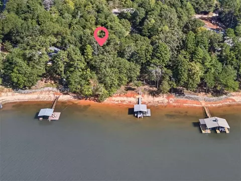 257 Riverlake Rd, Fair Play, SC 29643