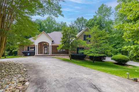 480 Pin Du Lac Dr, Central, SC 29630