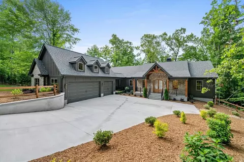 800 Kingsford Ct, Seneca, SC 29672