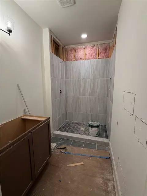 Bath - 107 Abaco Ln, Seneca, SC 29672 photo 3 of 4