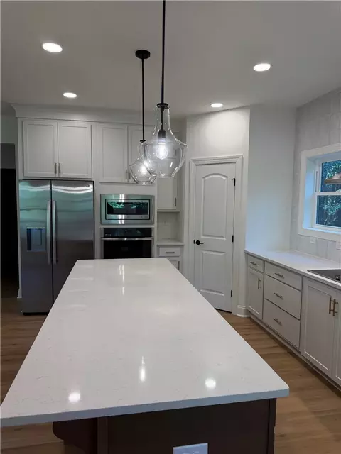 Kitchen - 107 Abaco Ln, Seneca, SC 29672 photo 6 of 8