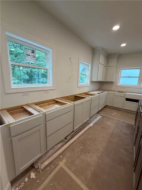 Kitchen - 107 Abaco Ln, Seneca, SC 29672 photo 2 of 6