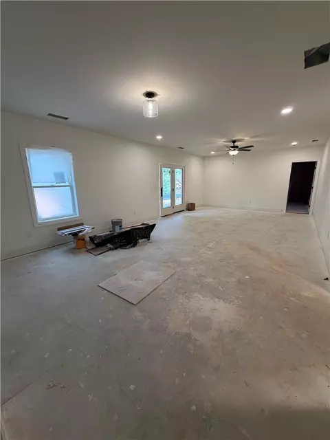 Living - 107 Abaco Ln, Seneca, SC 29672 photo 2 of 2