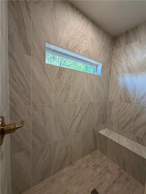 Bath - 107 Abaco Ln, Seneca, SC 29672 photo 3 of 6