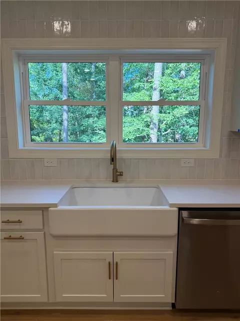 Kitchen - 107 Abaco Ln, Seneca, SC 29672 photo 4 of 8