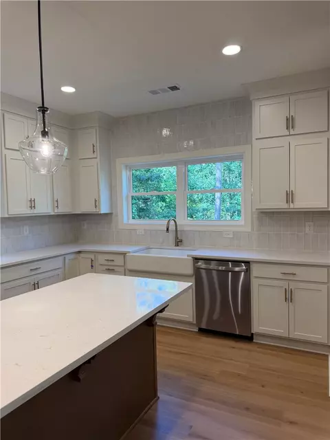 Kitchen - 107 Abaco Ln, Seneca, SC 29672 photo 7 of 8