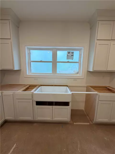 Kitchen - 107 Abaco Ln, Seneca, SC 29672 photo 4 of 6
