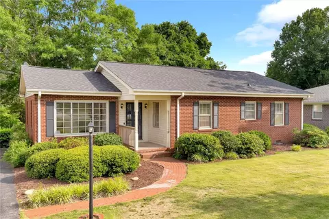 206 Hillside Dr, Greer, SC 29651