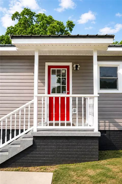 Exterior - 605 Hampton St, Iva, SC 29655 photo 4 of 5