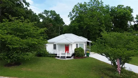 605 Hampton St, Iva, SC 29655