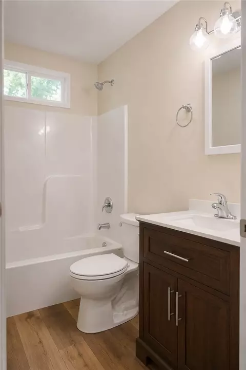 Bath - 605 Hampton St, Iva, SC 29655 photo 2 of 2