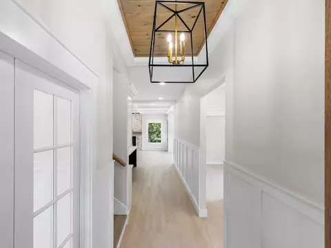 Entry Way - 516 Lakeside Dr, Anderson, SC 29621 photo 5 of 11