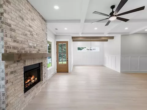 Living - 516 Lakeside Dr, Anderson, SC 29621 photo 2 of 7