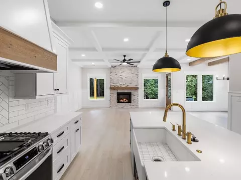 Kitchen - 516 Lakeside Dr, Anderson, SC 29621 photo 2 of 3
