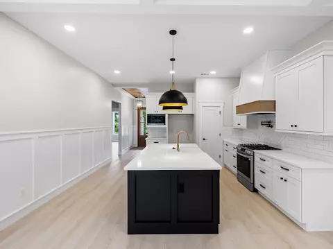 Entry Way - 516 Lakeside Dr, Anderson, SC 29621 photo 11 of 11