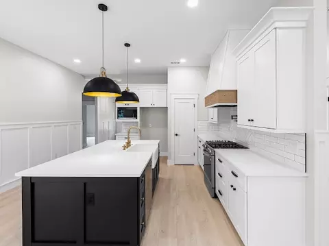 Kitchen - 516 Lakeside Dr, Anderson, SC 29621 photo 3 of 3