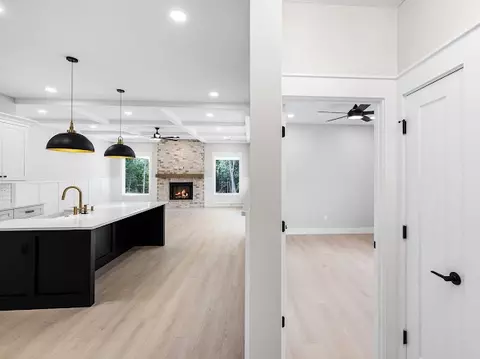 Entry Way - 516 Lakeside Dr, Anderson, SC 29621 photo 8 of 11