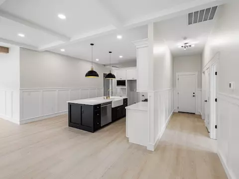Entry Way - 516 Lakeside Dr, Anderson, SC 29621 photo 9 of 11