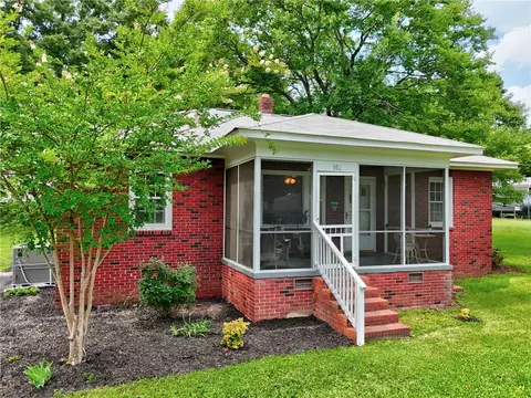 102 Graham St, Honea Path, SC 29654
