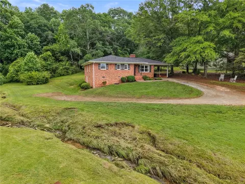 203 E 2nd Ave, Easley, SC 29640 photo 2