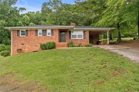 203 E 2nd Ave, Easley, SC 29640 photo 1