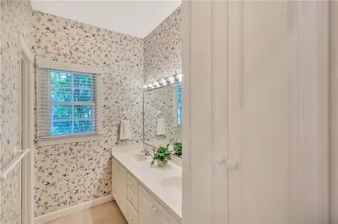 Bath - 100 Regent Rd, Anderson, SC 29621 photo 4 of 6